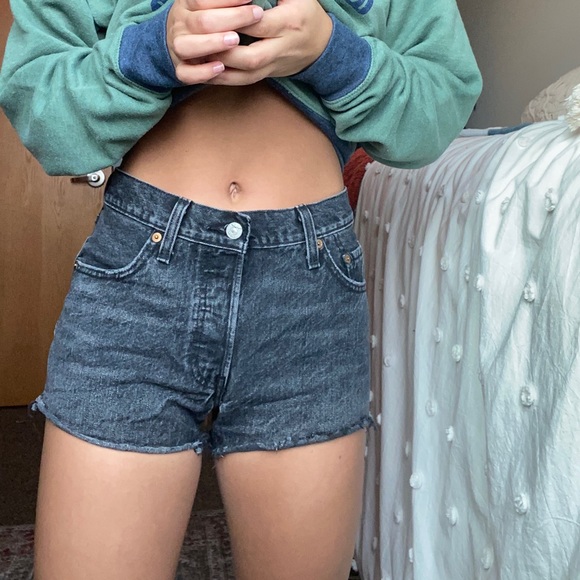 Levi’s 501 Shorts - Picture 2 of 6